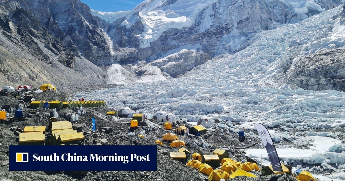 Image accompanying How overcrowding on peaks like Everest and Himalayan trails leads to danger and a rise in trash despite Nepal’s rules